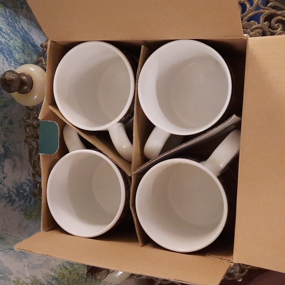 Brand NWT set of 4 "The Christmas Story" mugs illustration by Susan Winget - Picture 4 of 8